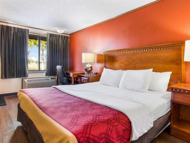 Econo Lodge Норуолк Экстерьер фото