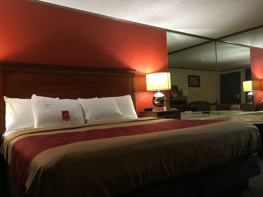 Econo Lodge Норуолк Экстерьер фото