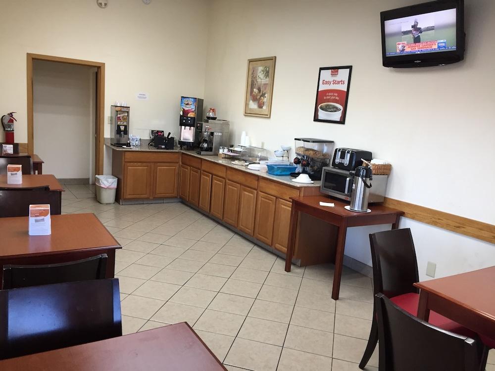 Econo Lodge Норуолк Экстерьер фото