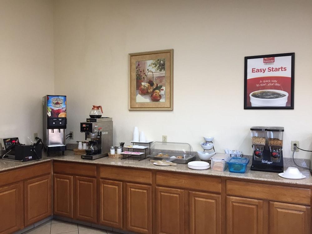 Econo Lodge Норуолк Экстерьер фото