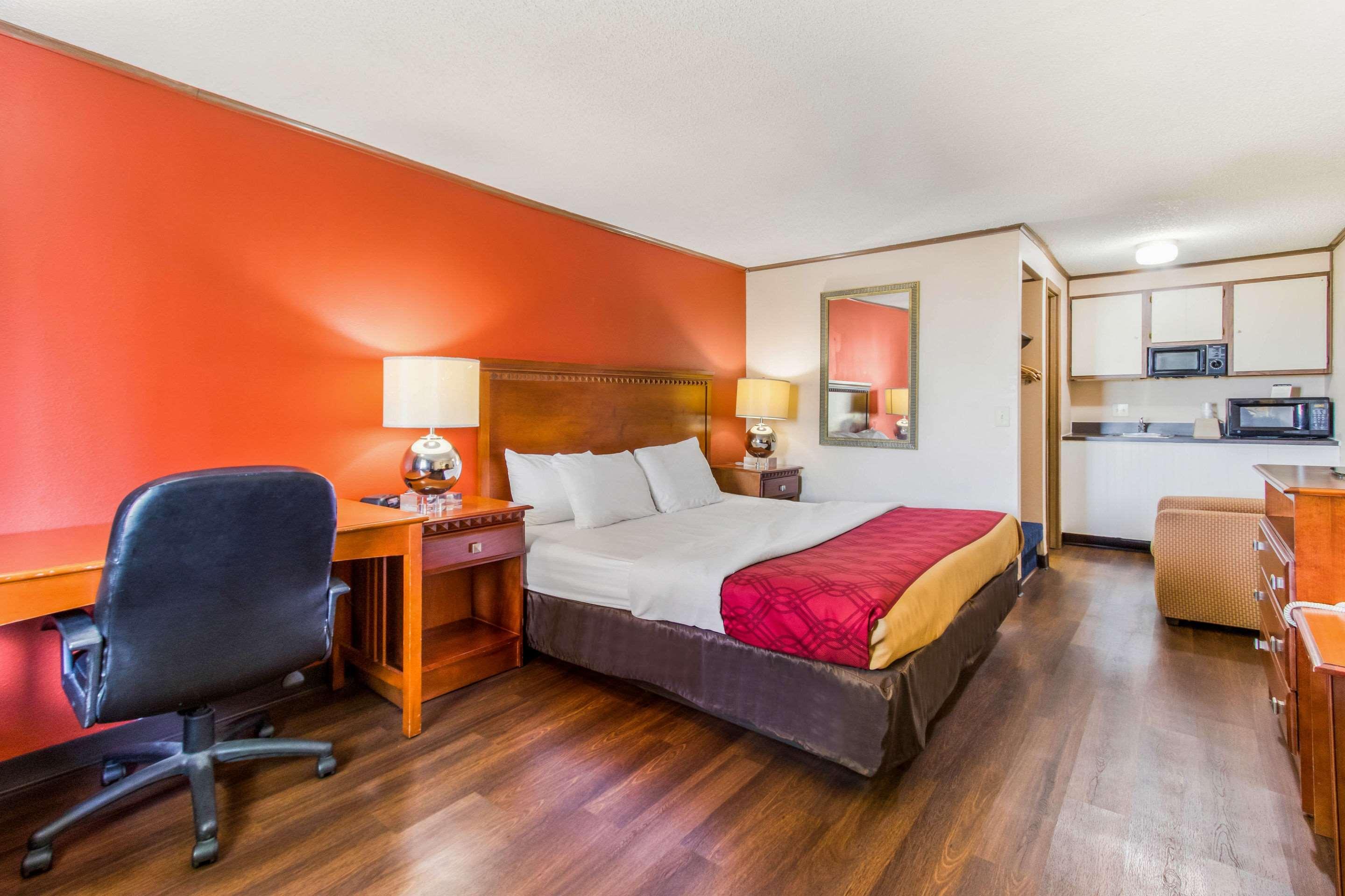 Econo Lodge Норуолк Экстерьер фото