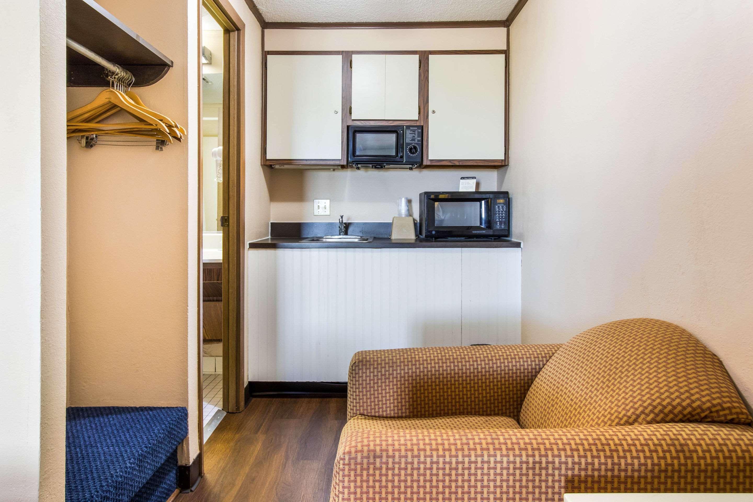 Econo Lodge Норуолк Экстерьер фото