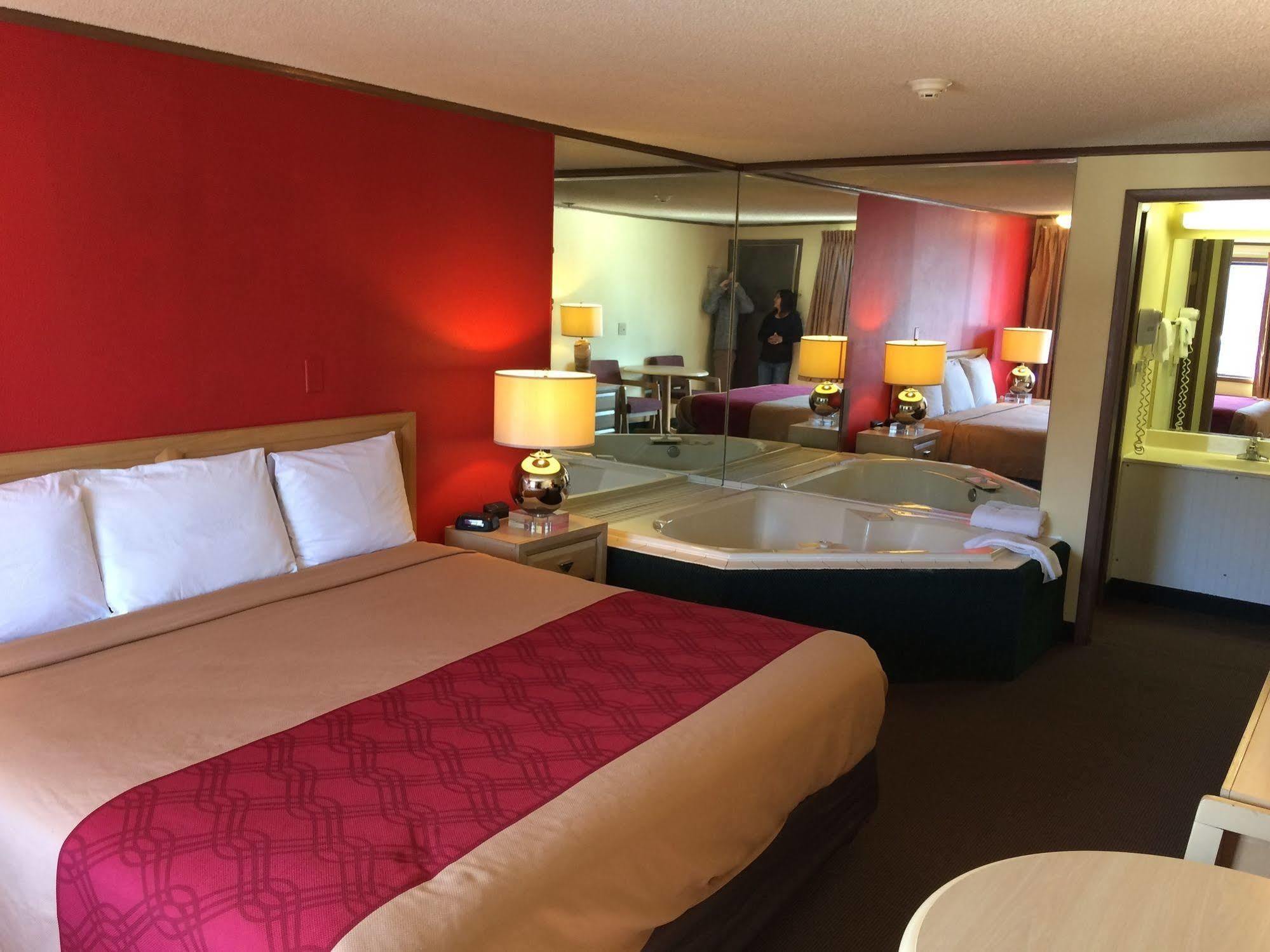 Econo Lodge Норуолк Экстерьер фото