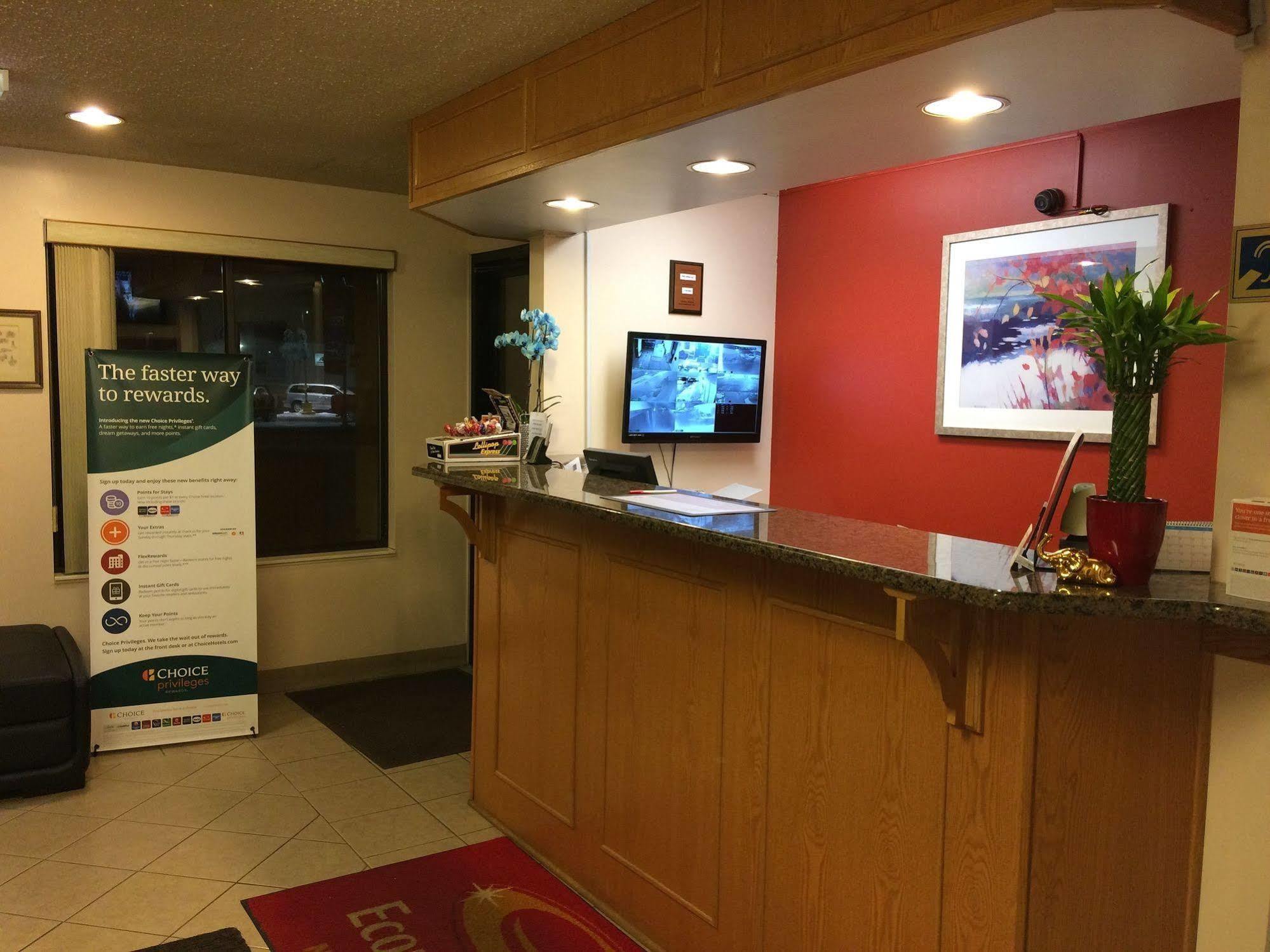Econo Lodge Норуолк Экстерьер фото
