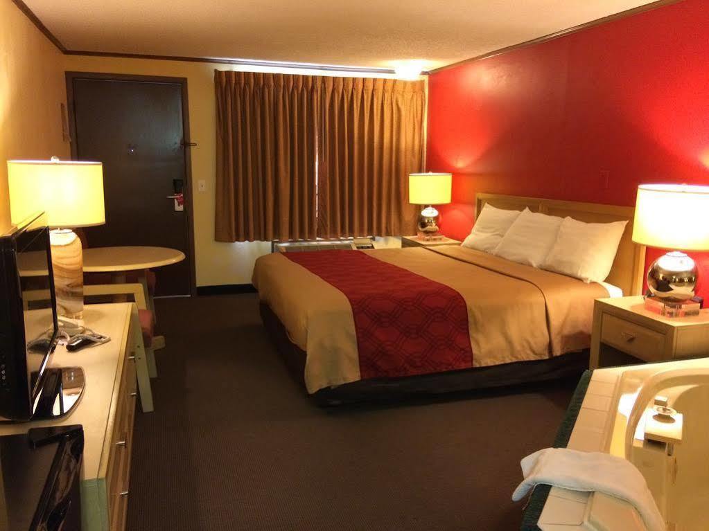 Econo Lodge Норуолк Экстерьер фото